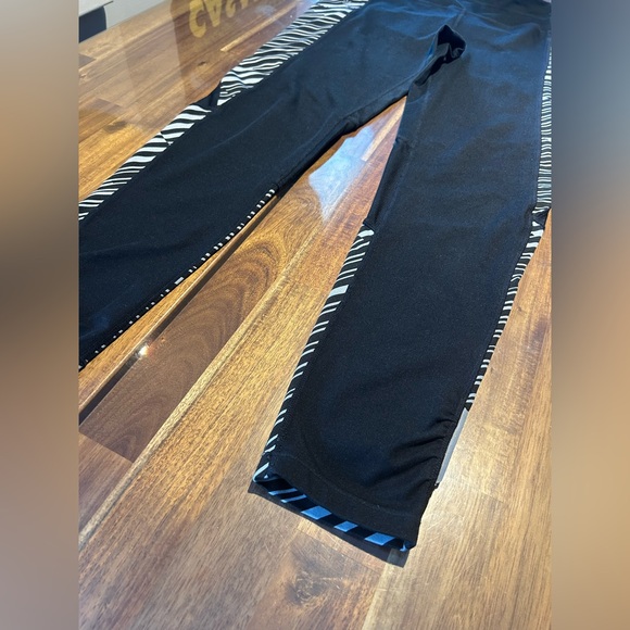 ATHLETA reflective runner leggings - Picture 3 of 11